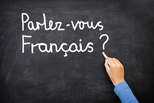 "Parlez-vous Francais" spelled out on a chalkboard